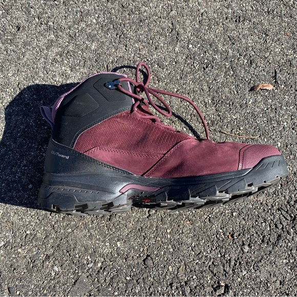 Women’s Salomon Outward GTX Waterproof Hiking Boot - Picture 9 of 13